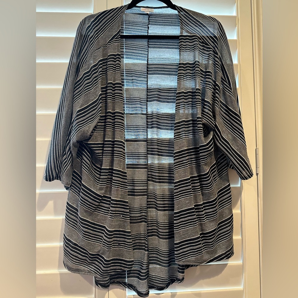 Lularoe Lindsay 3/4 Sleeve Kimono Size M